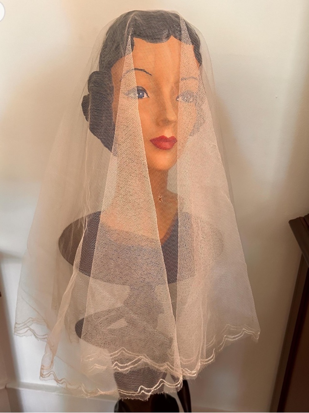 Vintage 1950's Round Drop Style Double Stitched Scallop Border Drop Wedding Veil